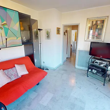 Agreable 2p Dernier Etage Avec Immense Terrasse Et Parking Prive - Fr-1-196-390 公寓 *