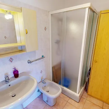 Agreable 2p Dernier Etage Avec Immense Terrasse Et Parking Prive - Fr-1-196-390