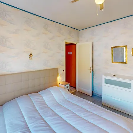 Apartman Agreable 2p Dernier Etage Avec Immense Terrasse Et Parking Prive - Fr-1-196-390 *