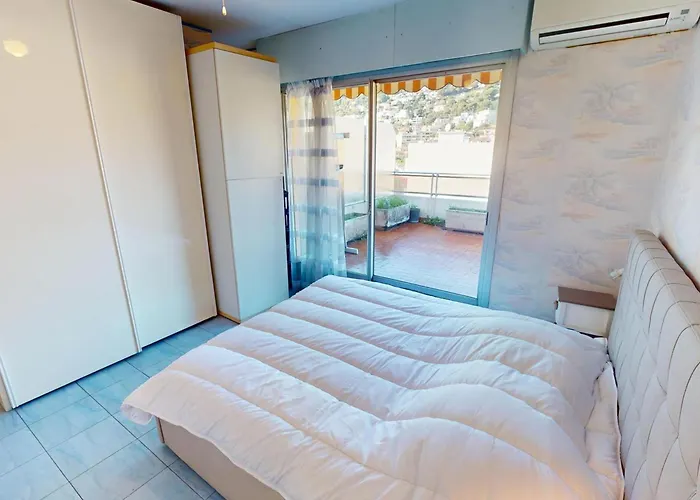 Agreable 2p Dernier Etage Avec Immense Terrasse Et Parking Prive - Fr-1-196-390 *